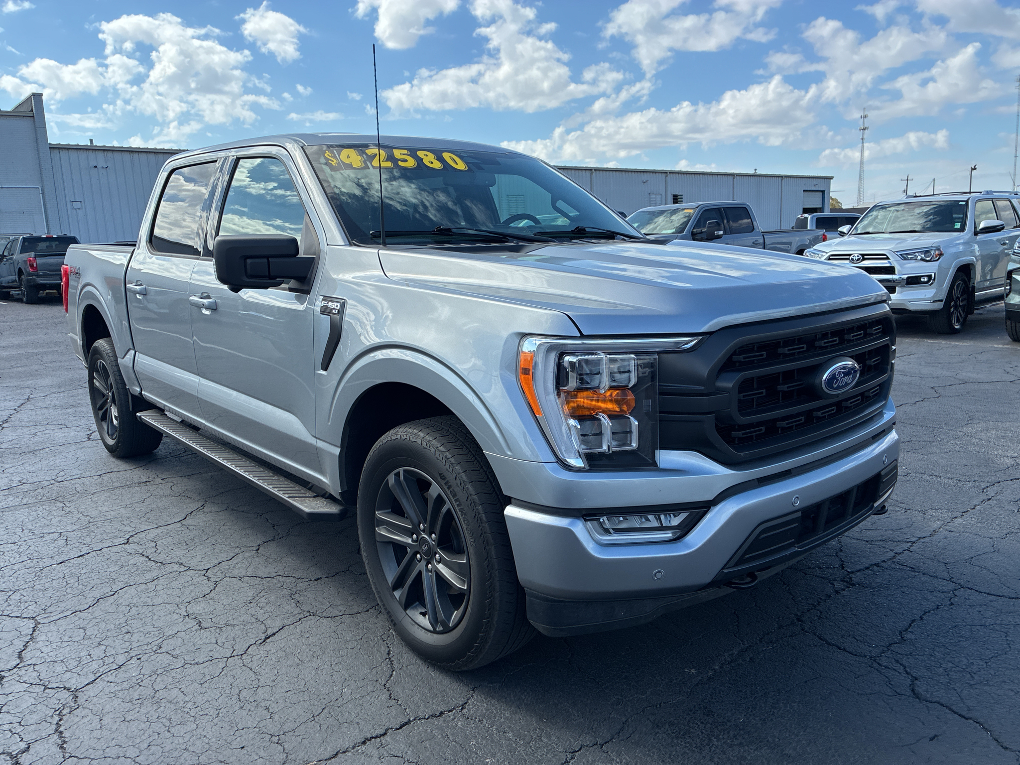 2023 Ford F-150 XLT photo 3
