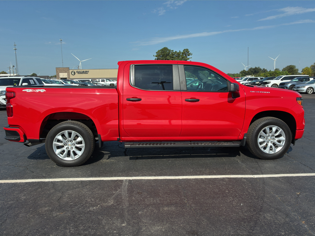 2025 Chevrolet Silverado Custom photo 4
