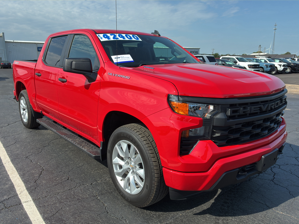 2025 Chevrolet Silverado Custom photo 3