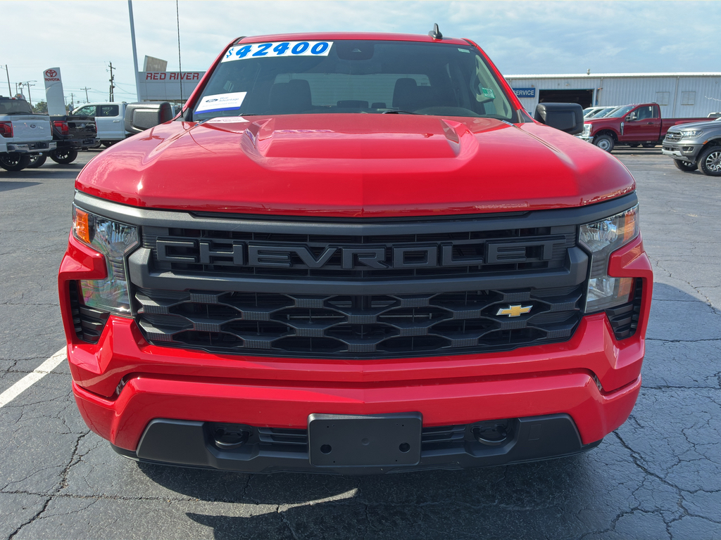 2025 Chevrolet Silverado Custom photo 2