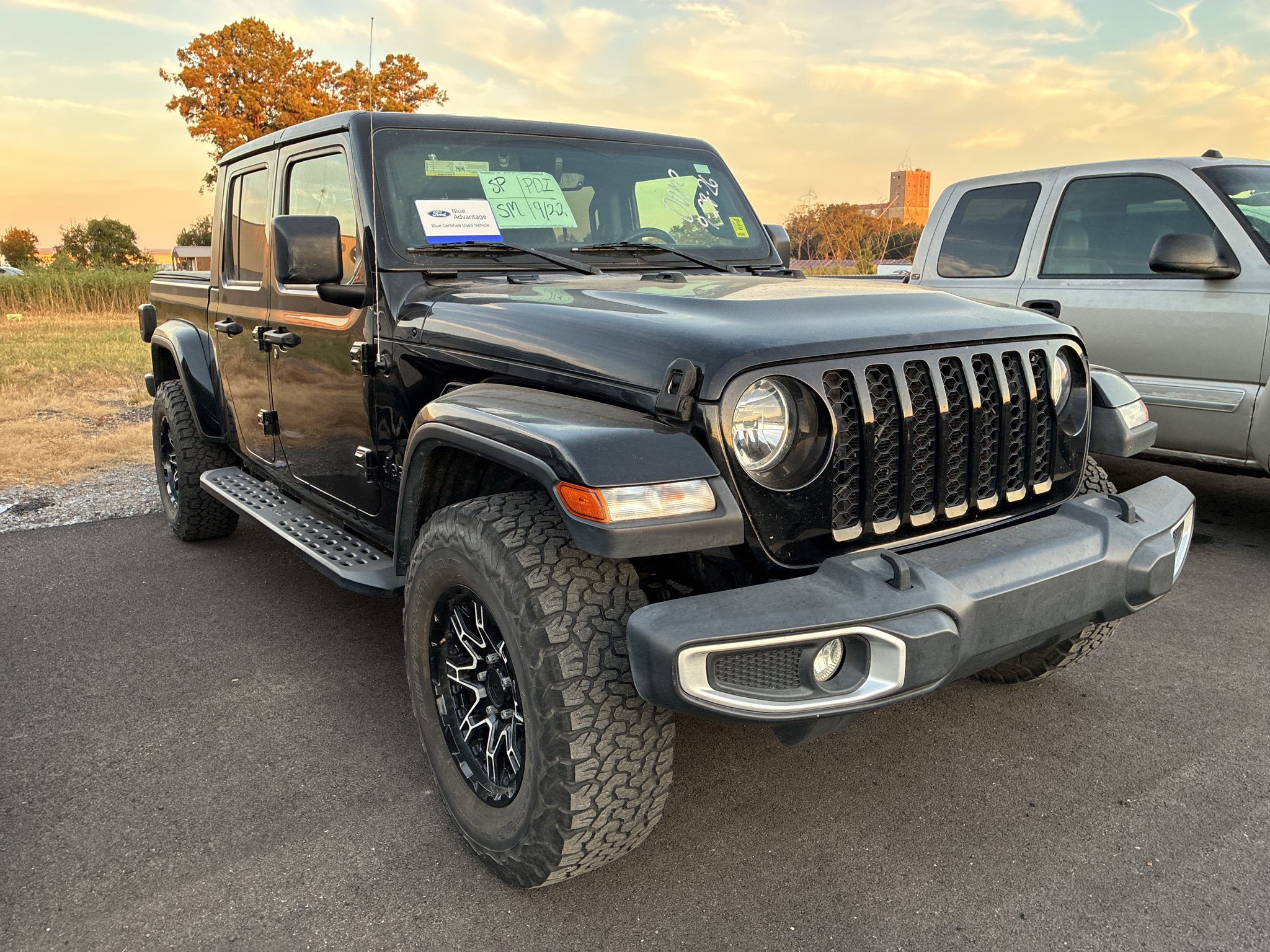2021 Jeep Gladiator Sport S photo 2