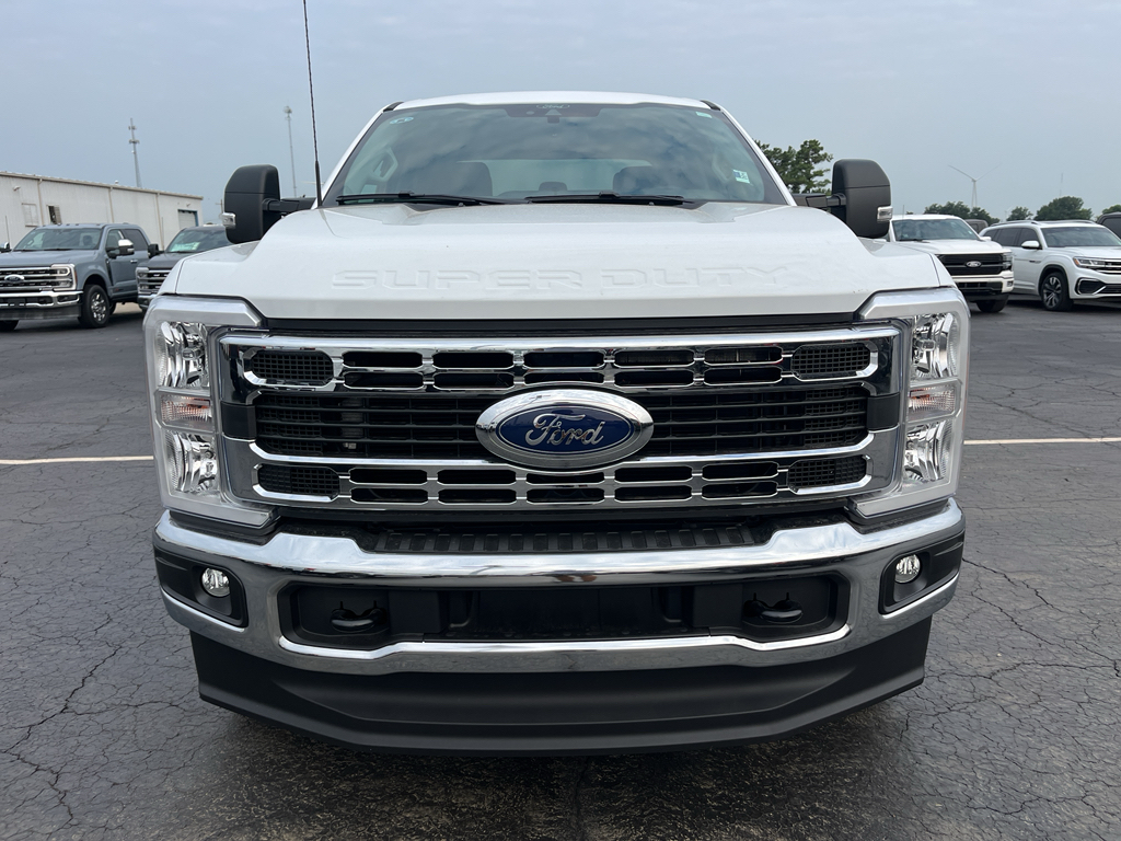 2026 Ford F-250 XLT photo 2