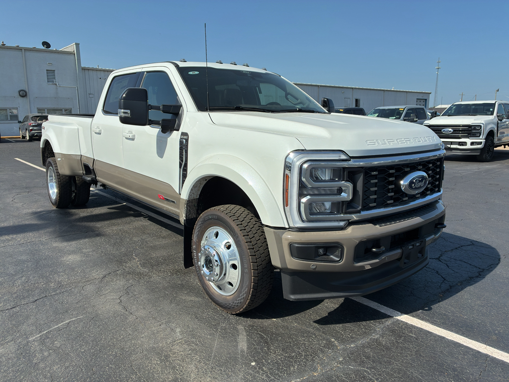 2026 Ford F-450 King Ranch photo 3