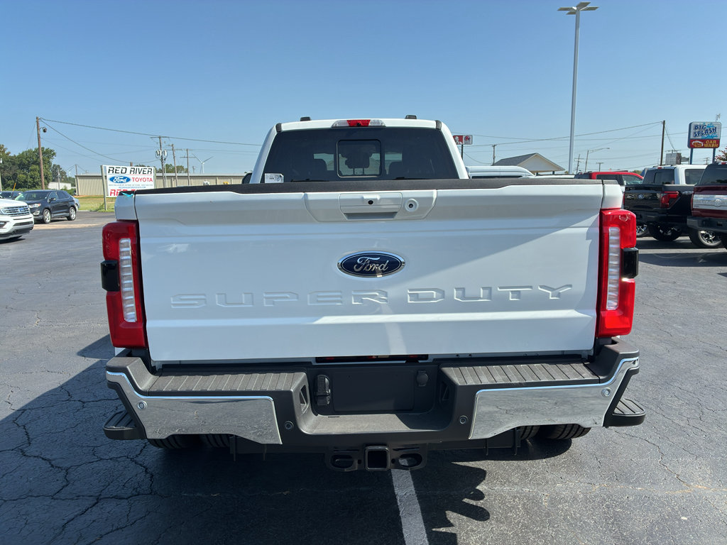 2026 Ford F-350 LARIAT photo 6