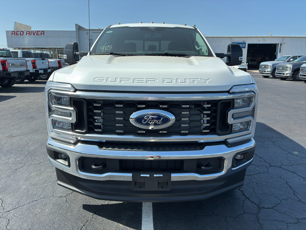 2026 Ford F-350 LARIAT photo 2