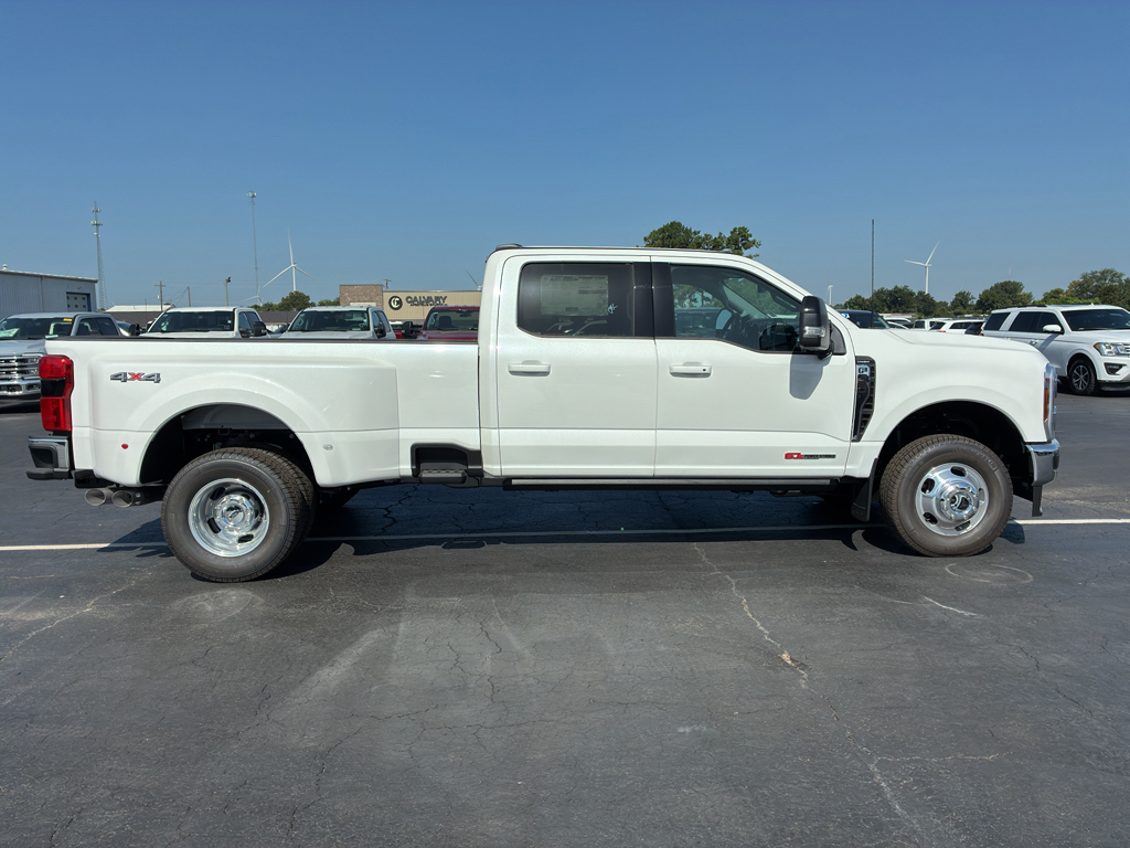 2026 Ford F-350 LARIAT photo 4