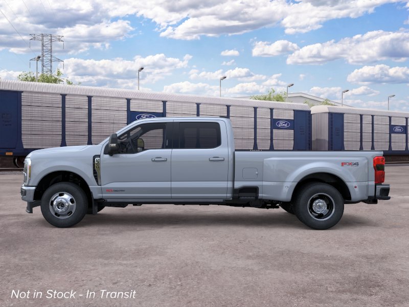 2026 Ford F-350 LARIAT photo 3