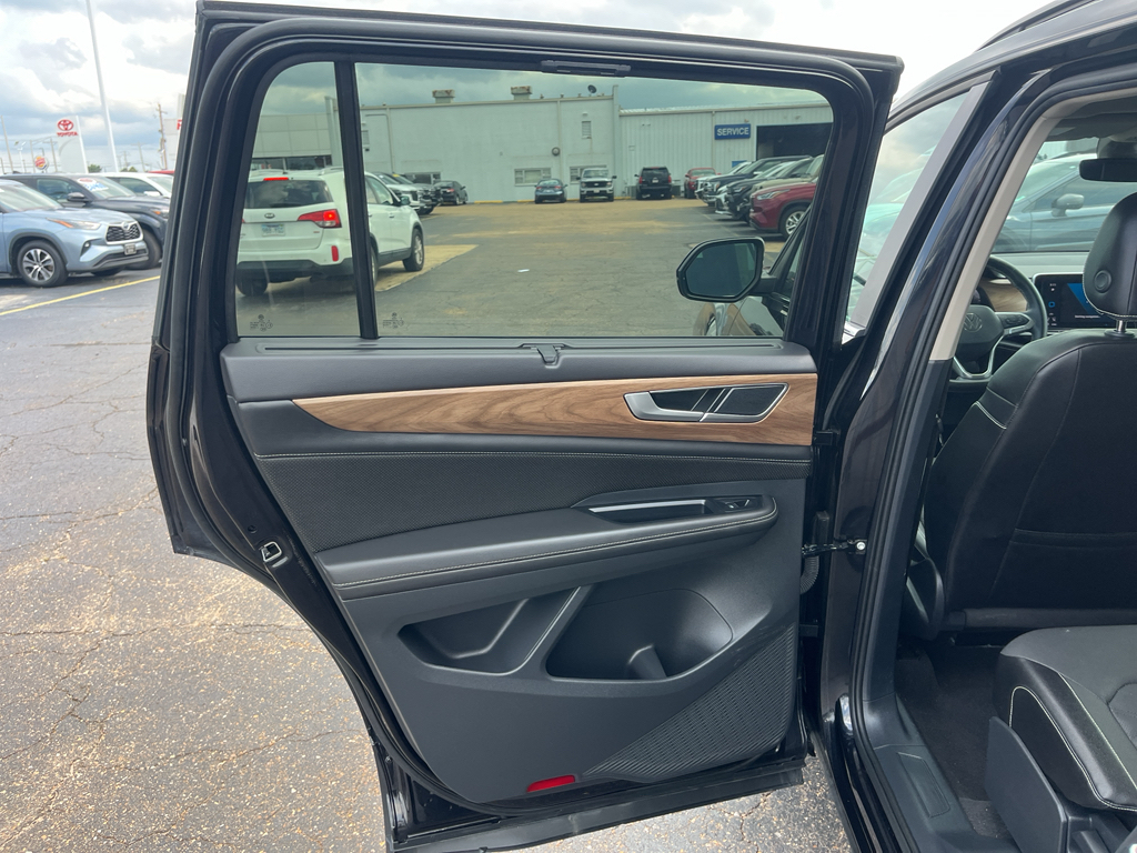 2024 Volkswagen Atlas representative vehicle photo