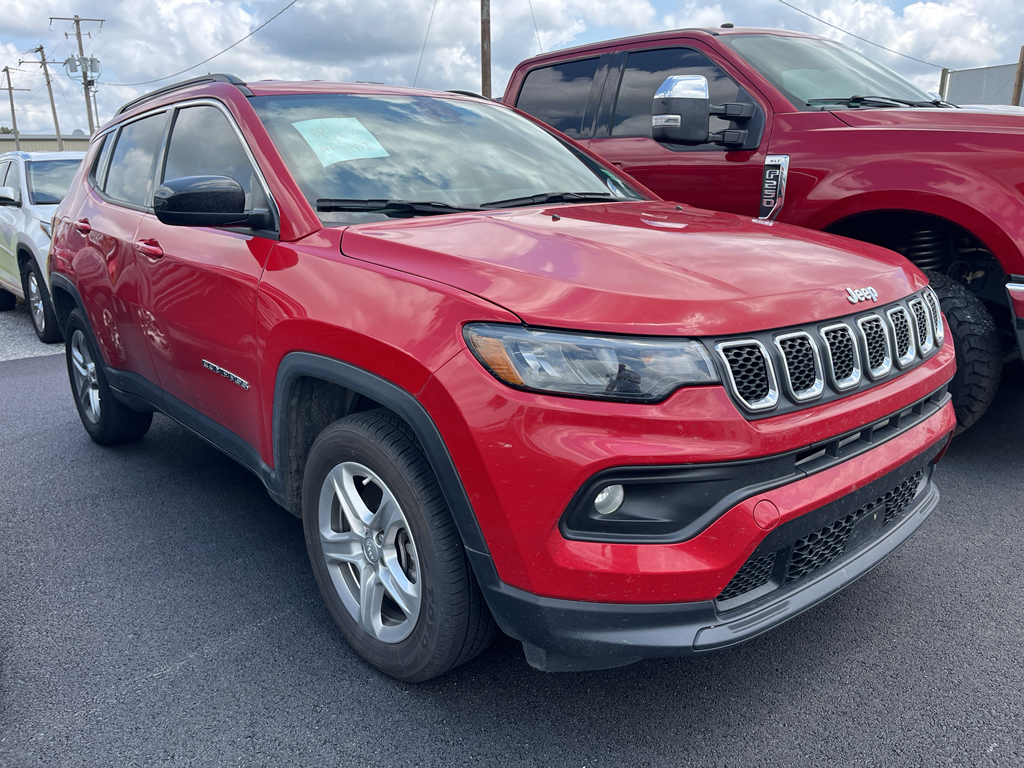 2023 Jeep Compass Latitude photo 2
