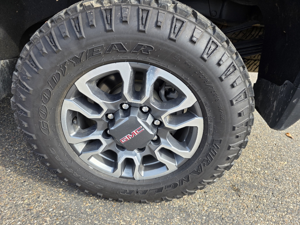 2024 GMC Sierra 3500 - Summit White exterior view 9