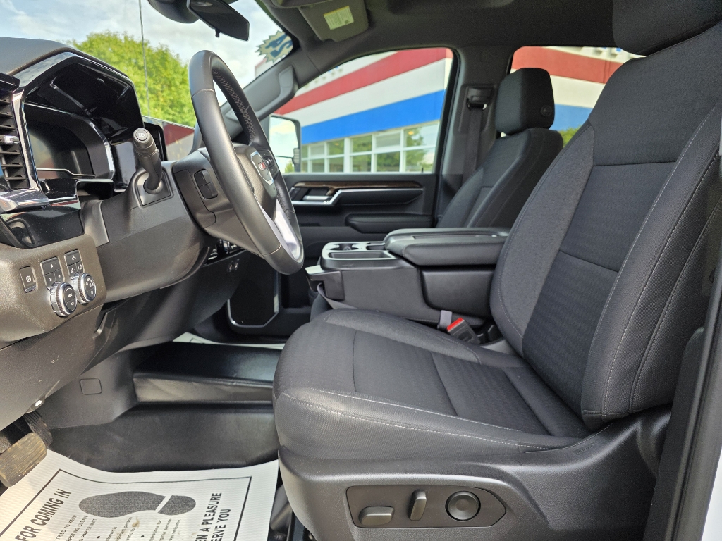 2024 GMC Sierra 3500 - Summit White exterior view 17