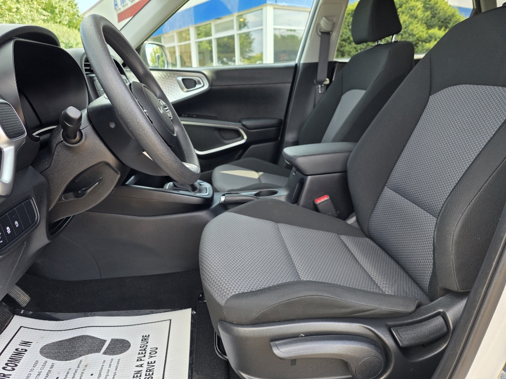 2023 Kia Soul LX - Snow White Pearl exterior view 13