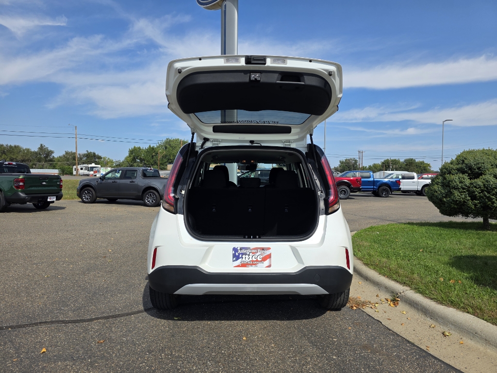 2023 Kia Soul LX - Snow White Pearl exterior view 7