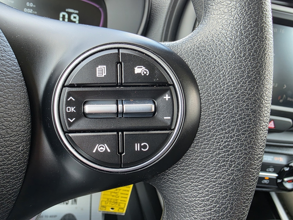 2023 Kia Soul LX - Snow White Pearl exterior view 11