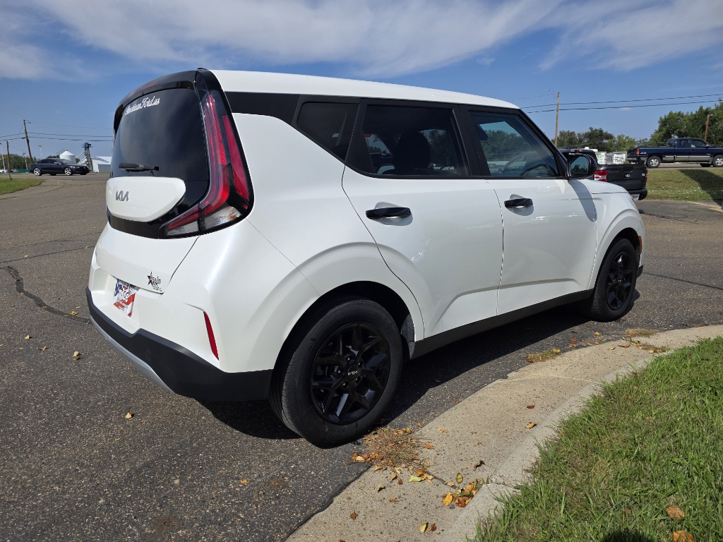 2023 Kia Soul LX - Snow White Pearl exterior view 4
