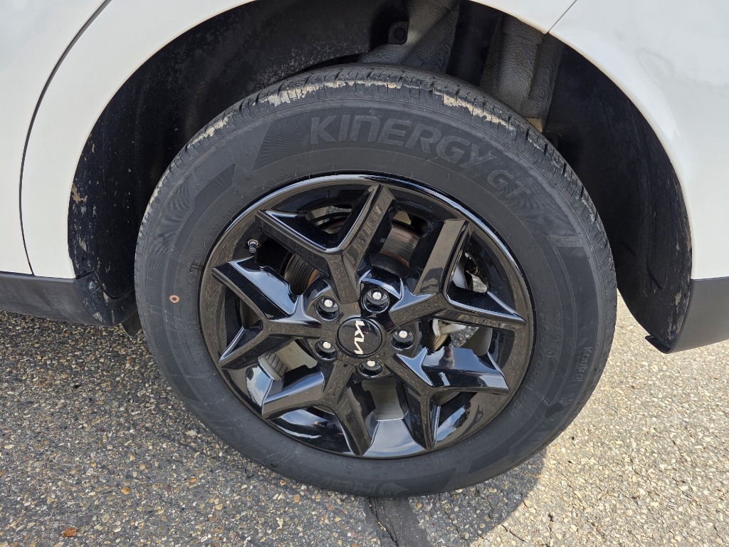 2023 Kia Soul LX - Snow White Pearl exterior view 8