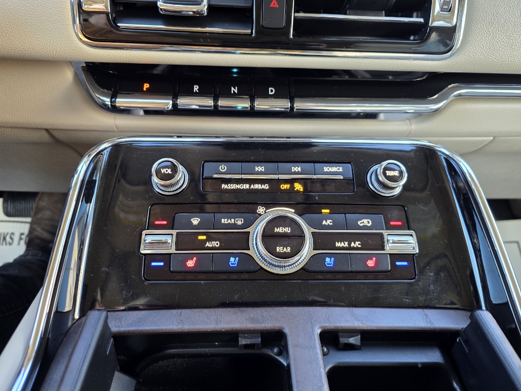 2019 Lincoln Navigator Reserve - Silver Jade Metallic exterior view 16