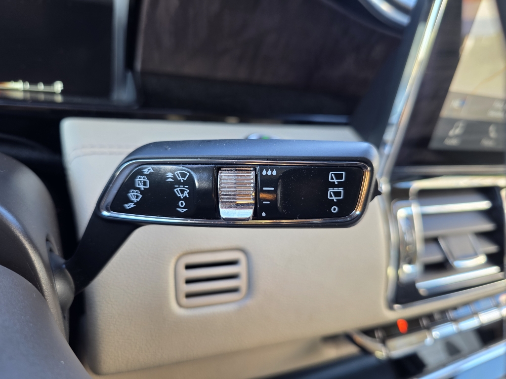 2019 Lincoln Navigator Reserve - Silver Jade Metallic exterior view 18