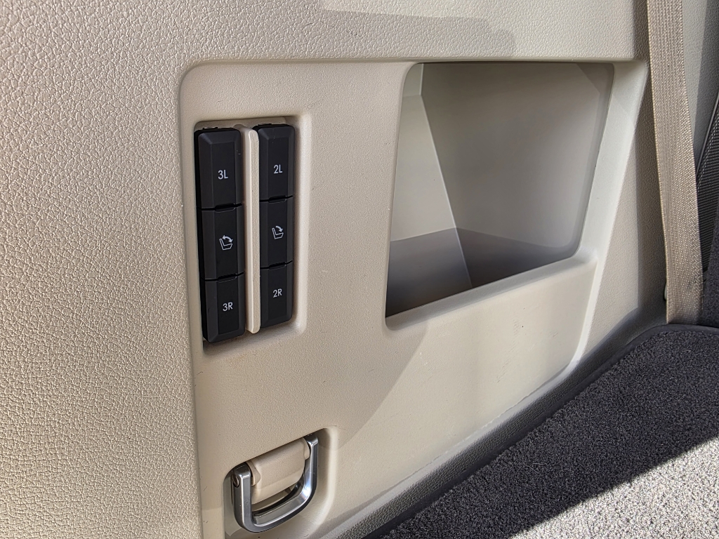 2019 Lincoln Navigator Reserve - Silver Jade Metallic exterior view 10