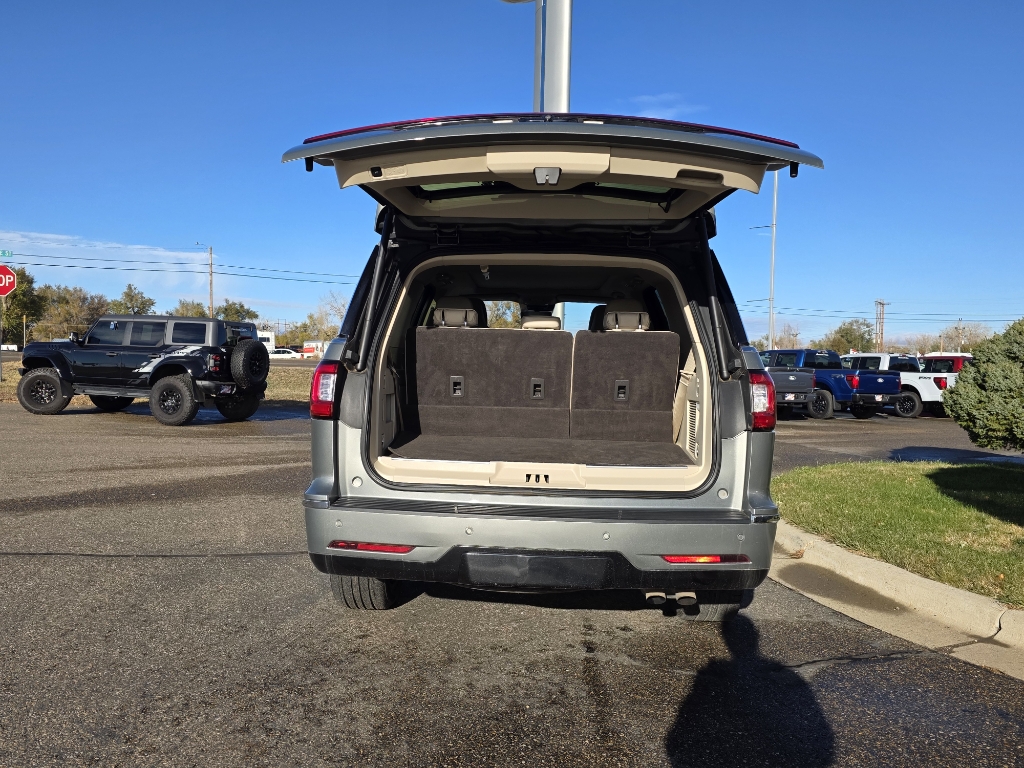 2019 Lincoln Navigator Reserve - Silver Jade Metallic exterior view 8