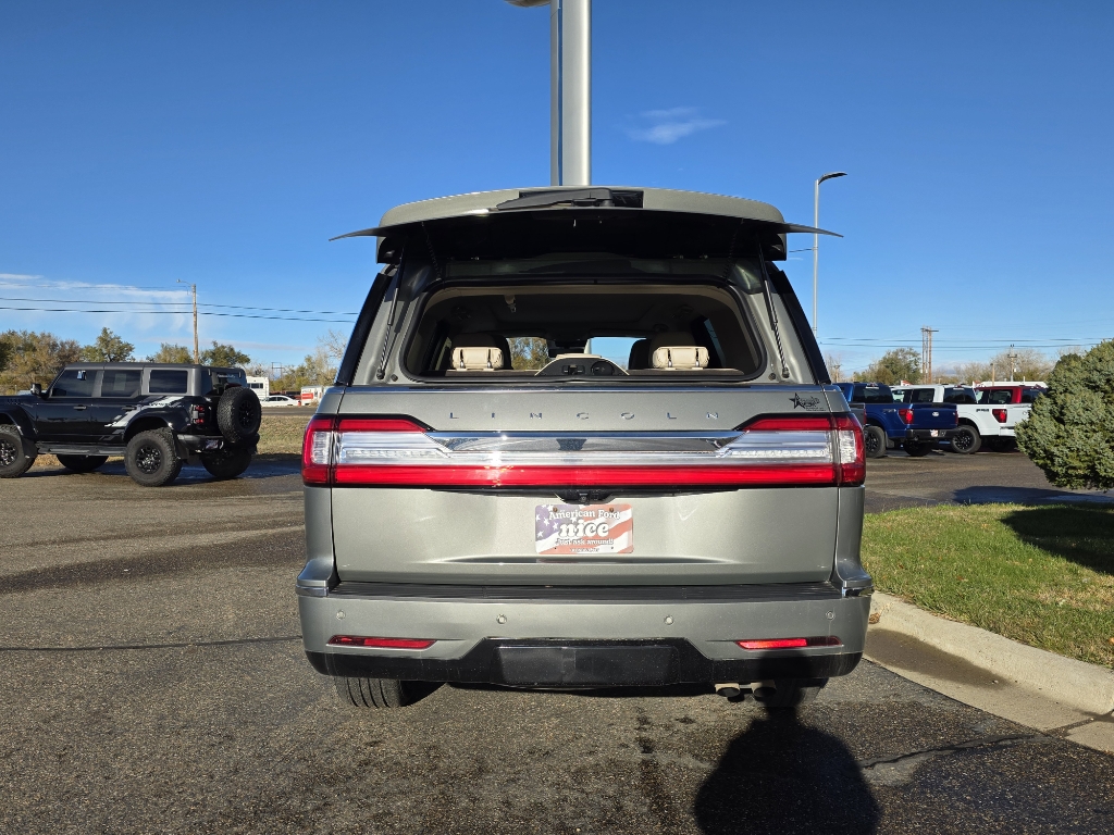 2019 Lincoln Navigator Reserve - Silver Jade Metallic exterior view 7