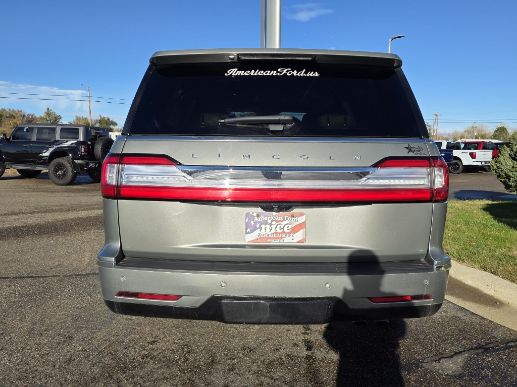2019 Lincoln Navigator Reserve - Silver Jade Metallic exterior view 5