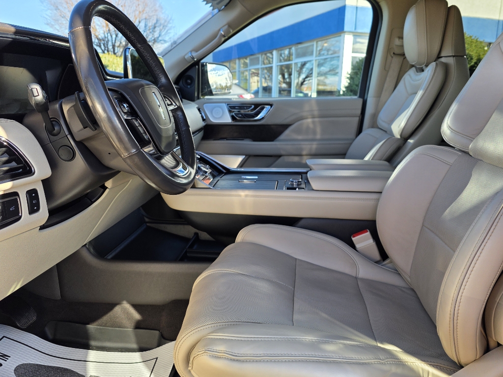2019 Lincoln Navigator Reserve - Silver Jade Metallic exterior view 20