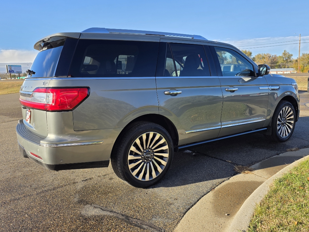 2019 Lincoln Navigator Reserve - Silver Jade Metallic exterior view 4