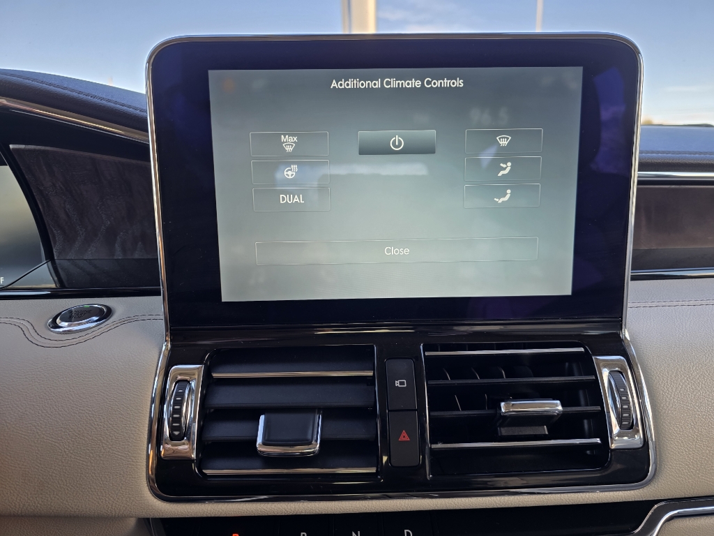2019 Lincoln Navigator Reserve - Silver Jade Metallic exterior view 14
