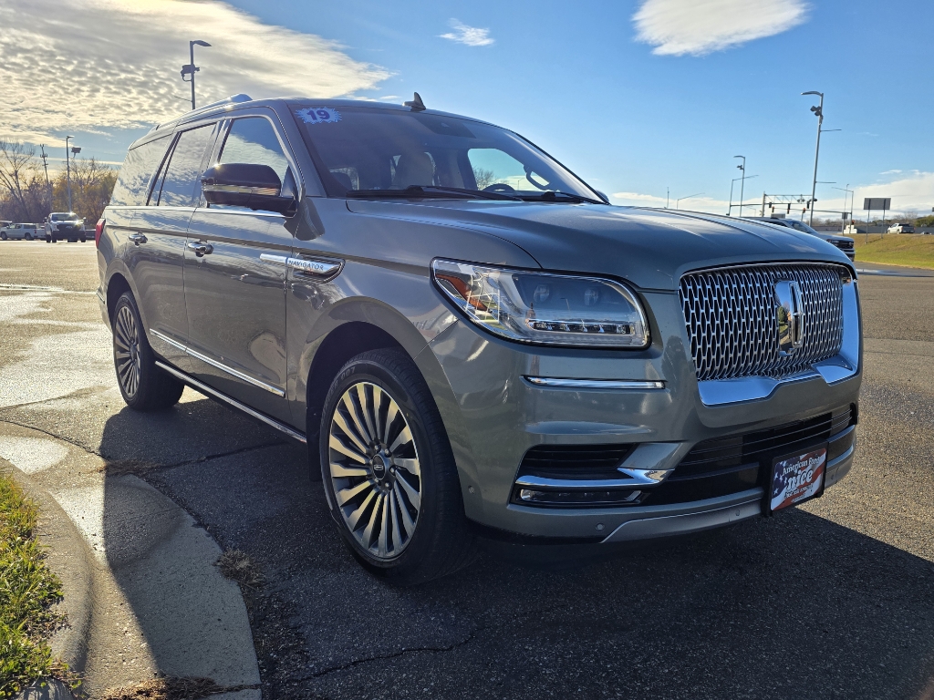 2019 Lincoln Navigator Reserve - Silver Jade Metallic exterior view 3