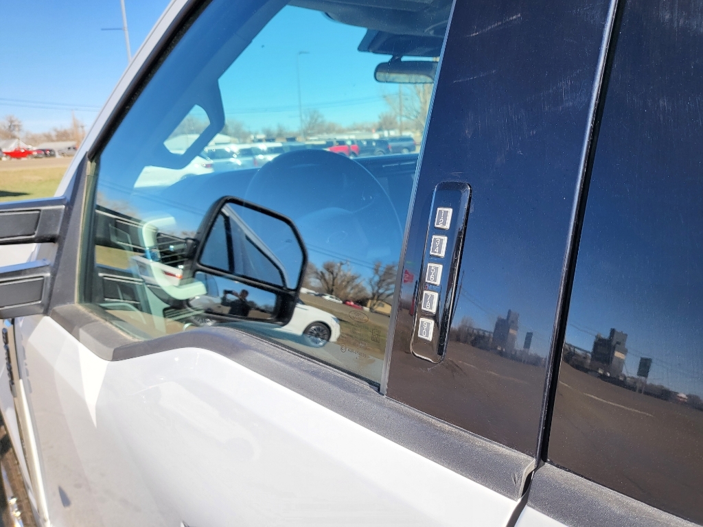 2024 Ford F-350 Super Duty - Oxford White exterior view 9