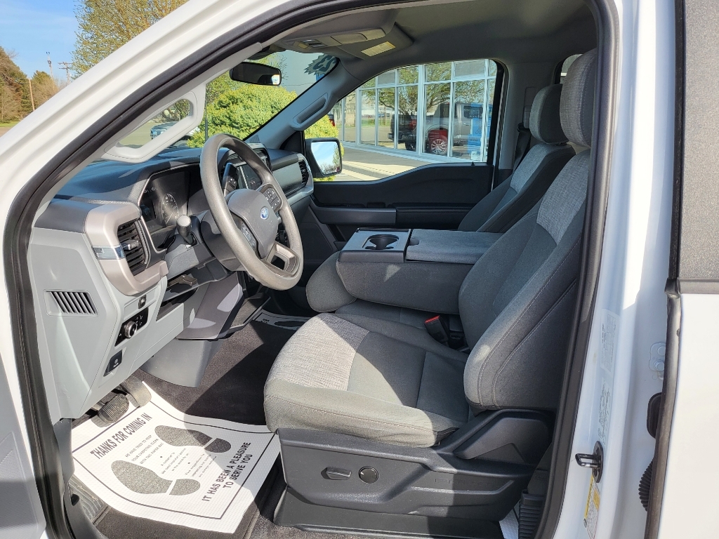 2023 Ford F-150 XLT - Oxford White exterior view 9