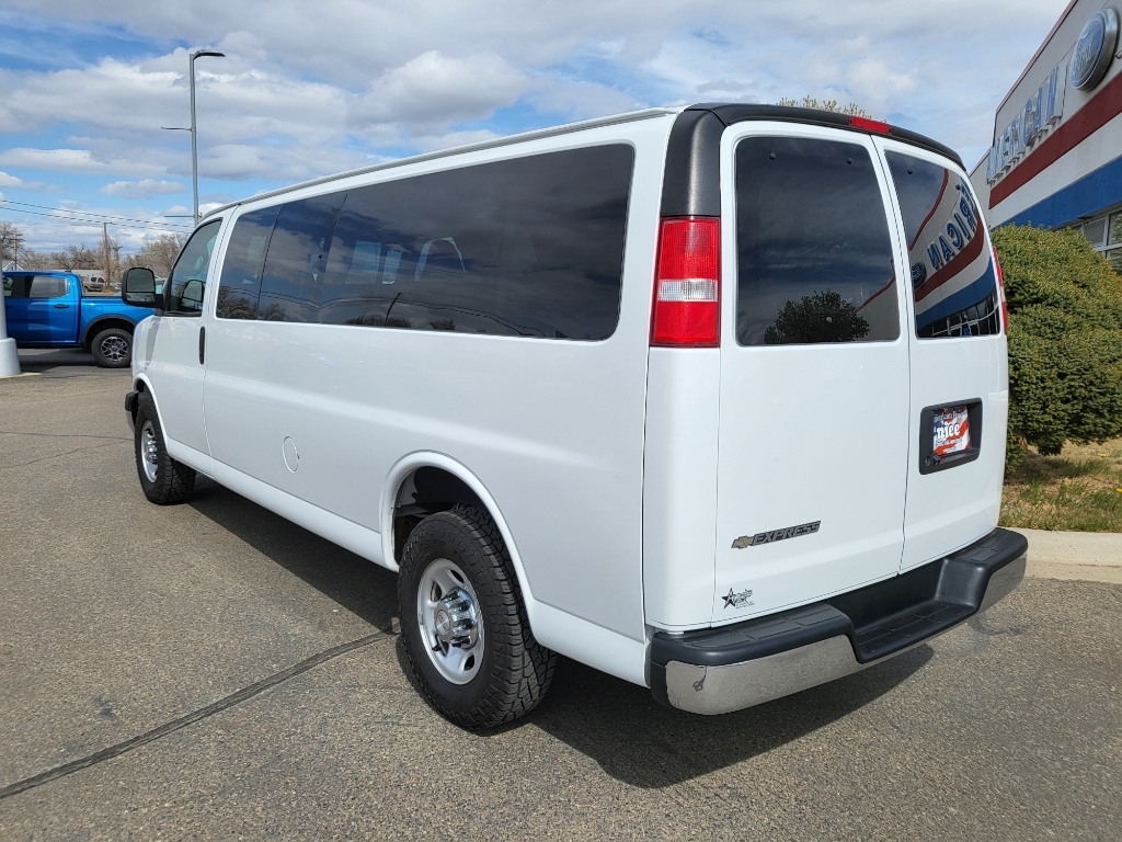 2019 Chevrolet Express 3500 - Summit White exterior view 6