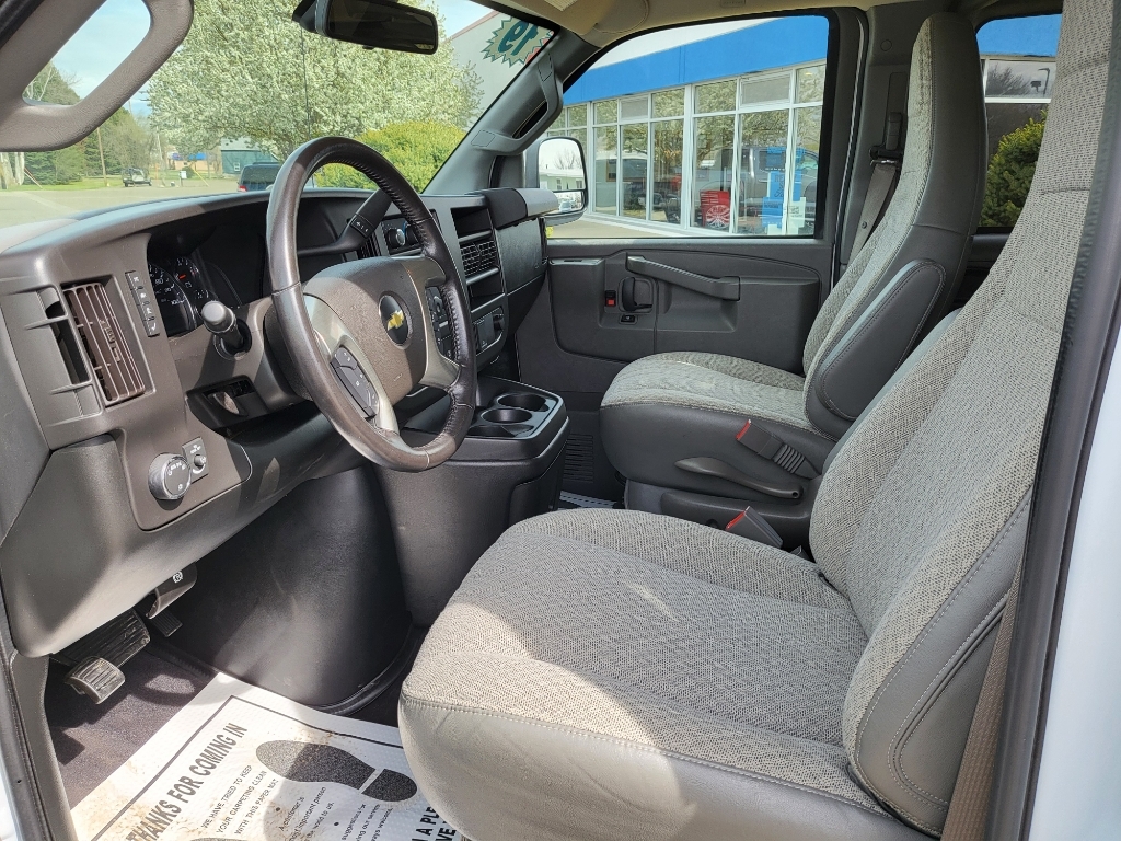 2019 Chevrolet Express 3500 - Summit White exterior view 9
