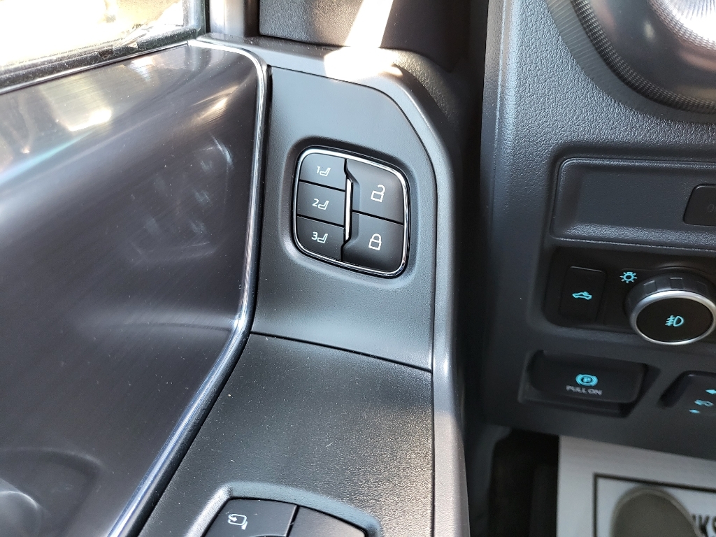2025 Ford F-150 LARIAT - AGATE BLACK METALLIC exterior view 13