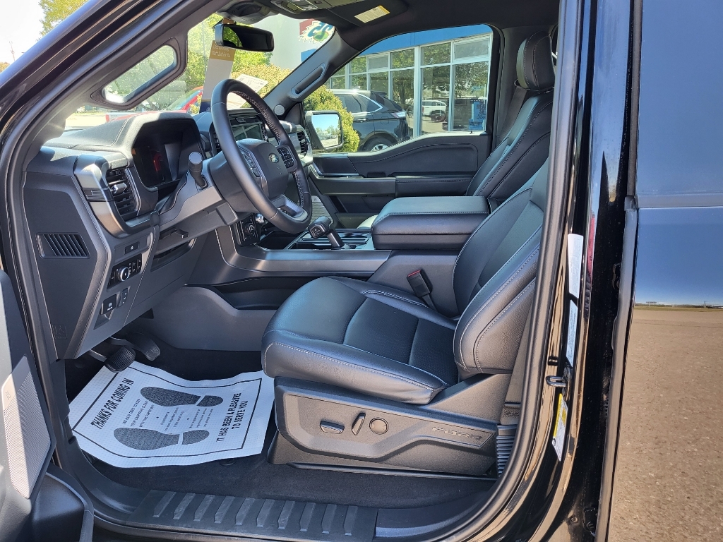 2025 Ford F-150 LARIAT - AGATE BLACK METALLIC exterior view 8