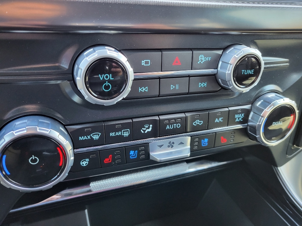 2025 Ford F-150 LARIAT - AGATE BLACK METALLIC exterior view 10