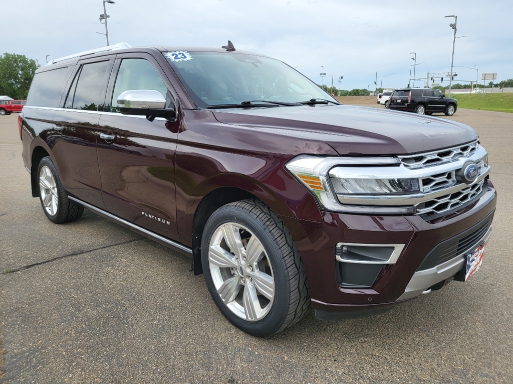 2023 Ford Expedition MAX Platinum - Jewel Red Metallic Tinted Clearcoat exterior view 3