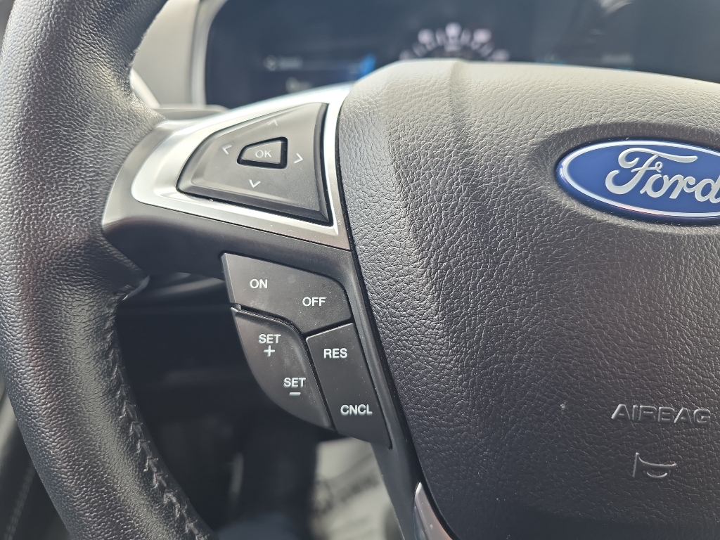 2023 Ford Edge SEL - Oxford White exterior view 3