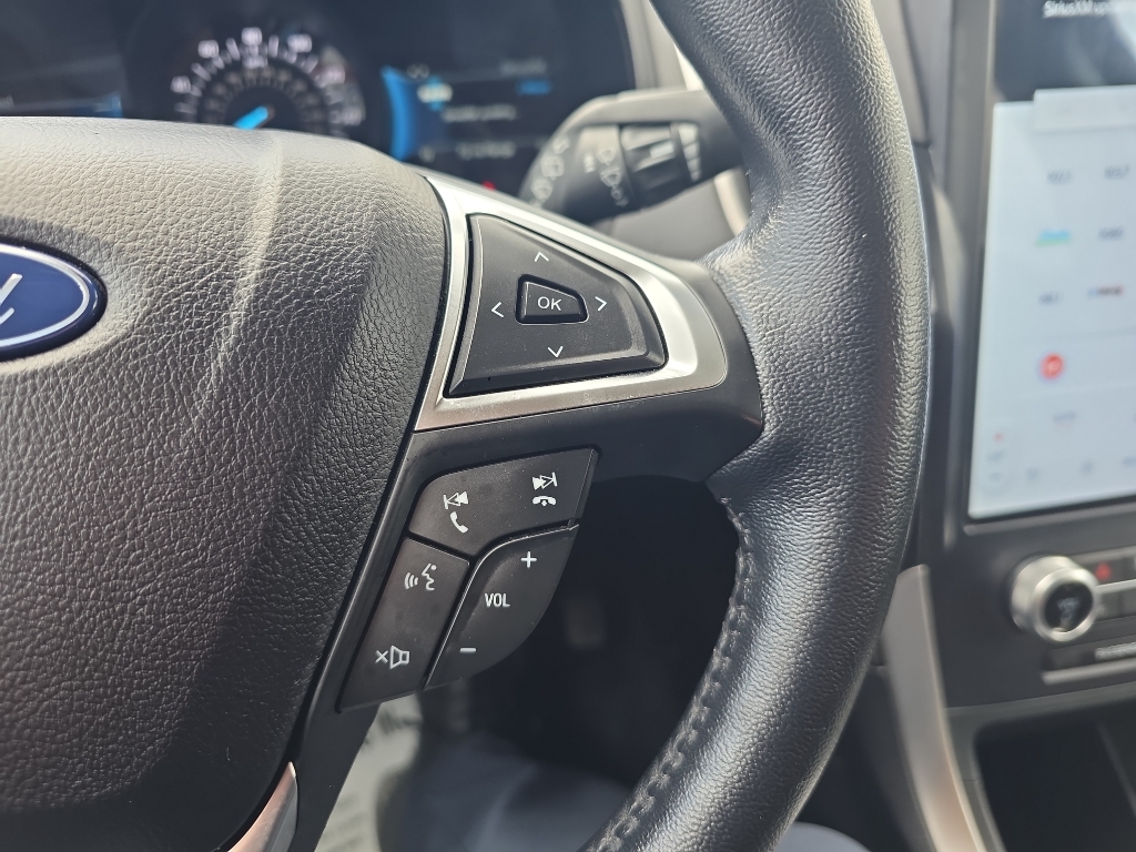 2023 Ford Edge SEL - Oxford White exterior view 4