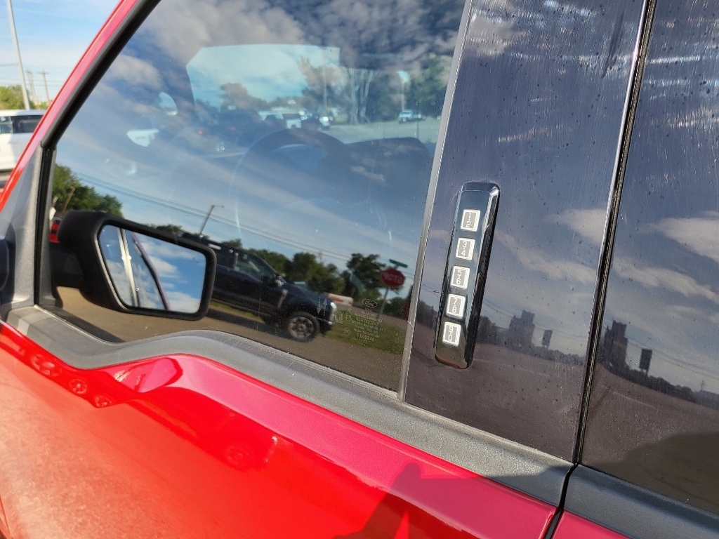 2021 Ford F-150 XLT - Red exterior view 9