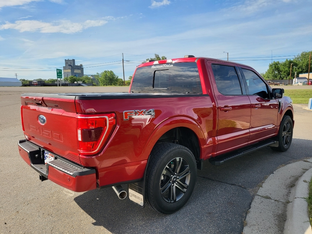 2021 Ford F-150 XLT - Red exterior view 4