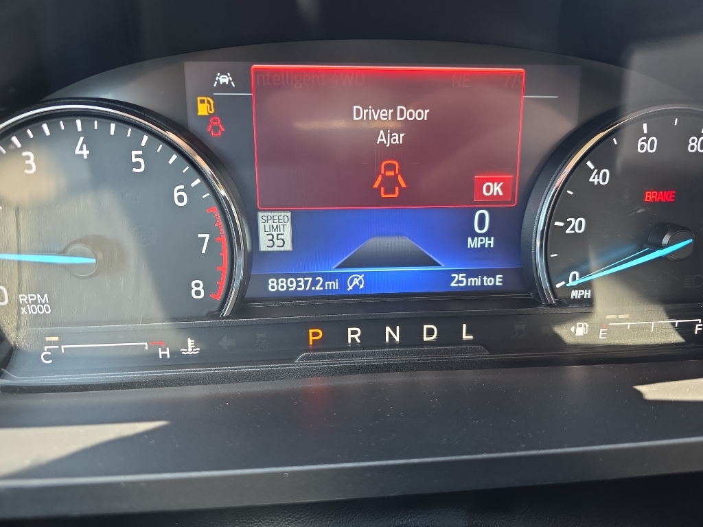 2023 Ford Explorer XLT - Oxford White exterior view 8