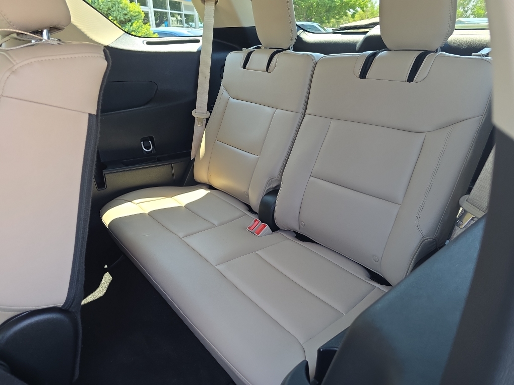 2023 Ford Explorer XLT - Oxford White exterior view 19