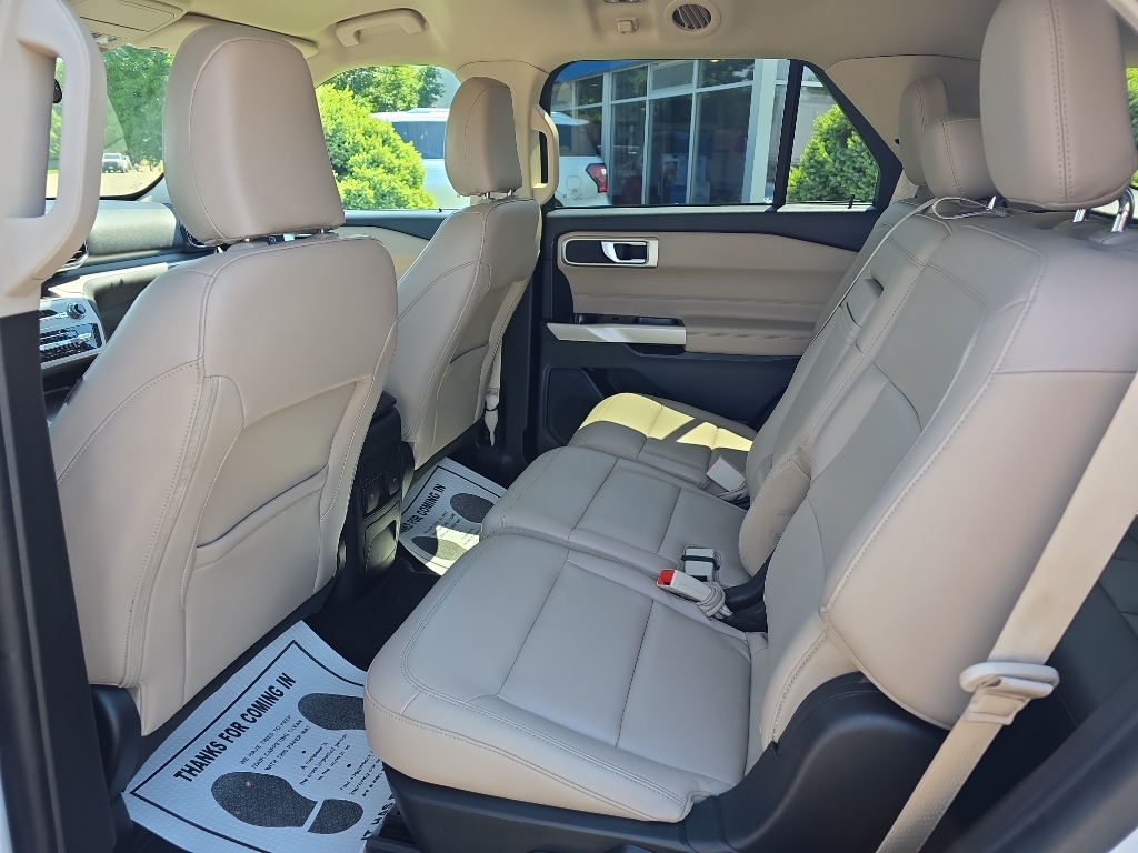 2023 Ford Explorer XLT - Oxford White exterior view 18