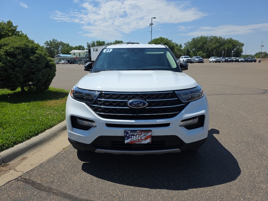 2023 Ford Explorer XLT - Oxford White exterior view 2
