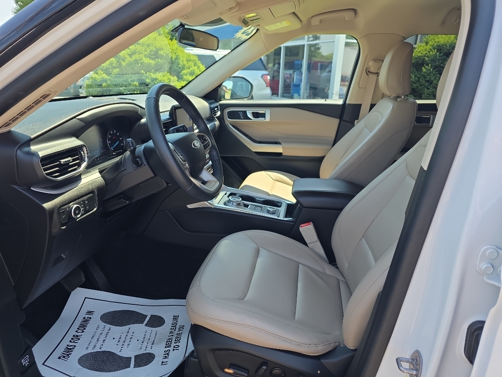 2023 Ford Explorer XLT - Oxford White exterior view 17