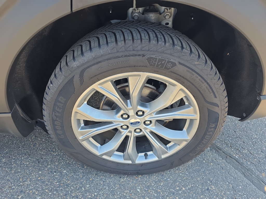 2023 Ford Explorer XLT - Oxford White exterior view 20