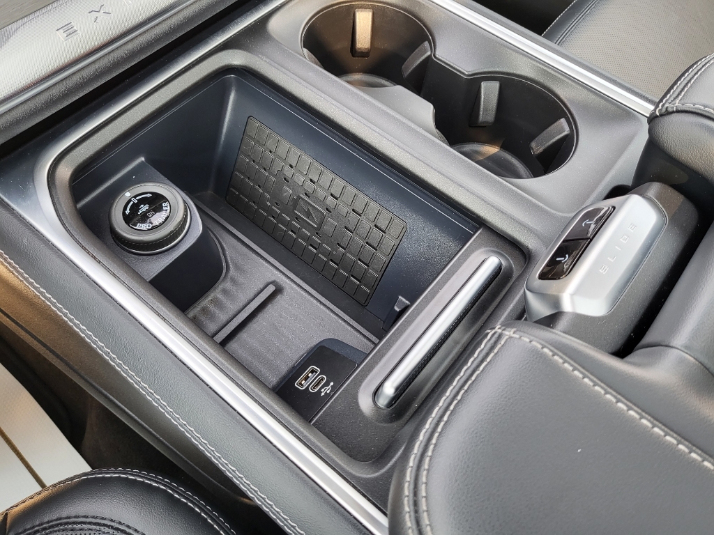 2025 Ford Expedition MAX Platinum - Oxford White exterior view 18