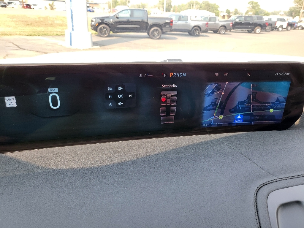 2025 Ford Expedition MAX Platinum - Oxford White exterior view 15
